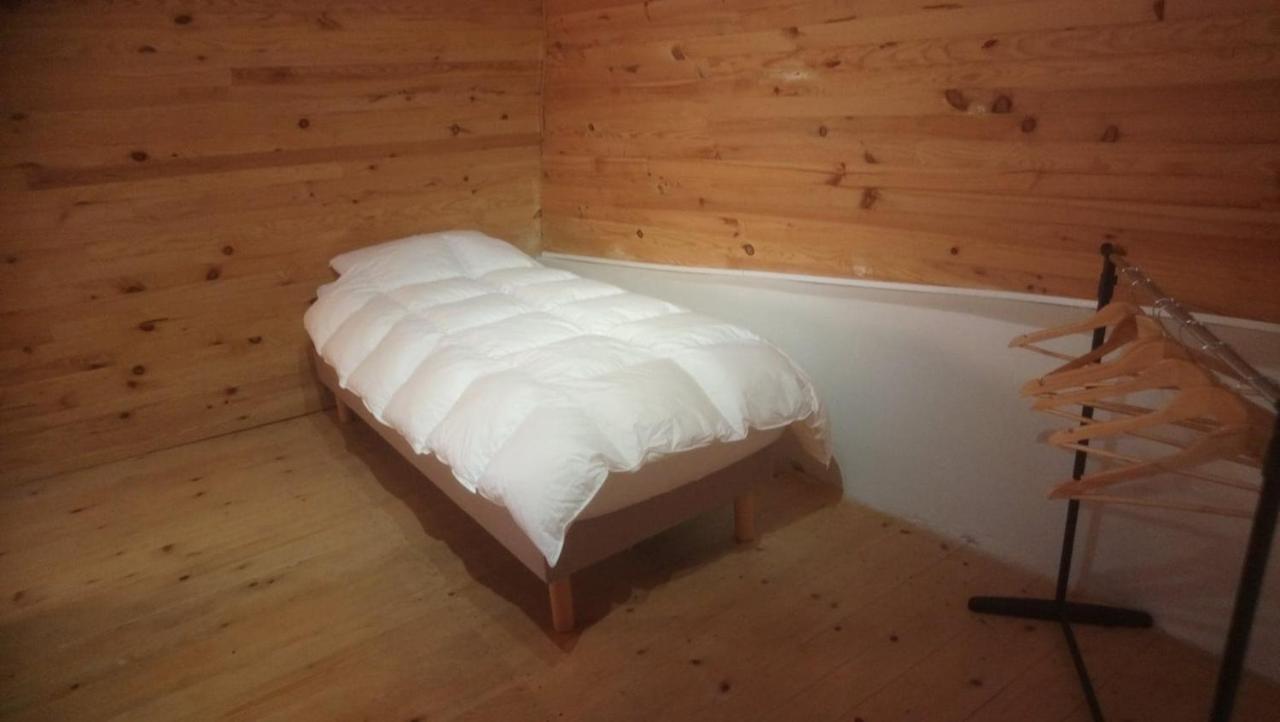 Saint-Donat Fermette Typique Auvergnate Dans Son Ecrin D'Eau Et De Verdure מראה חיצוני תמונה